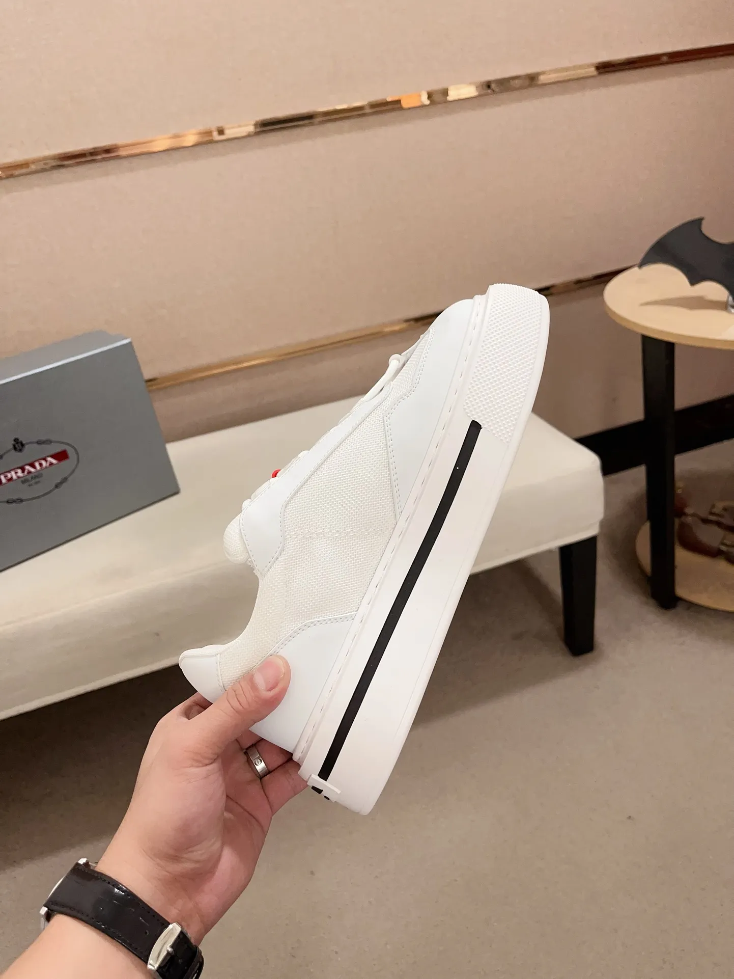 Men's shoes 💰 580💰 ✔️✔️✔️High-quality new PRADA counters are launched at the same time. The new men's shoes and 😘fabrics are selected from first-layer cowhide and are made by pure handicrafts. Lining: Full cowhide lining. 👍🏿 High-end ☄️ air-cushion molded anti-slip rubber outsole, exquisite lines, simple and elegant, comfortable and high-end for leisure travel. Code number: 38 to 44